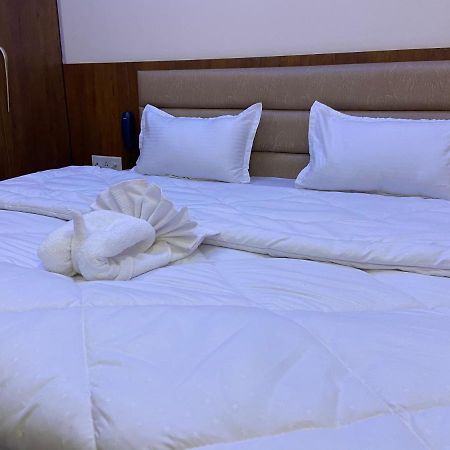 Hotel Tulsi Villa Dehradun Exteriör bild