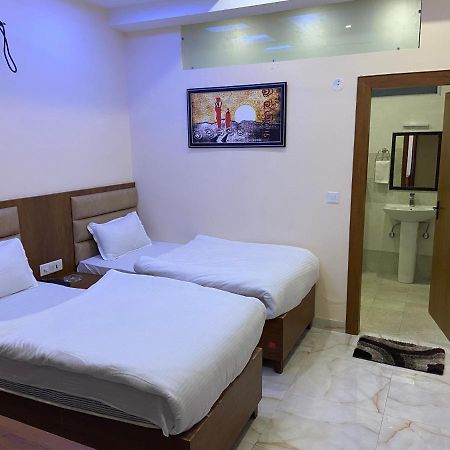 Hotel Tulsi Villa Dehradun Exteriör bild