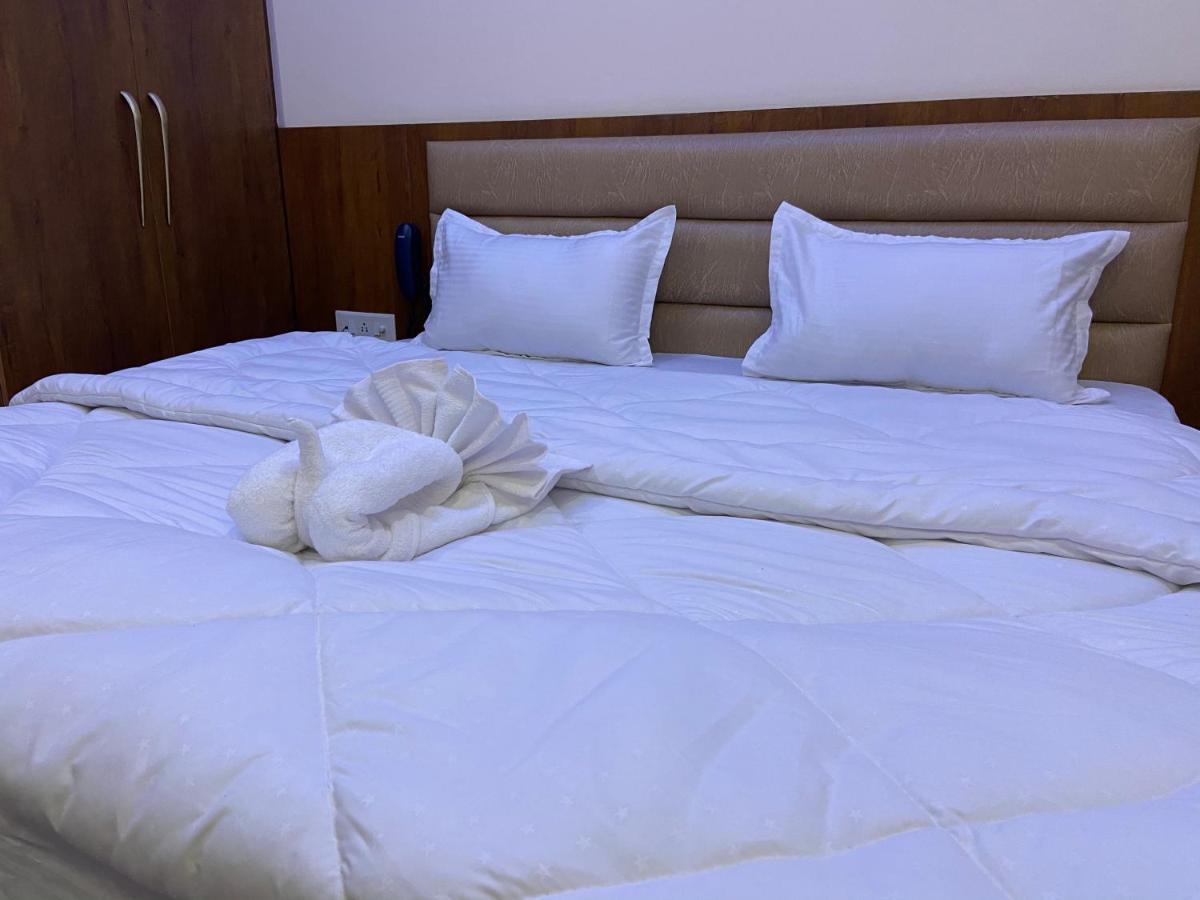 Hotel Tulsi Villa Dehradun Exteriör bild