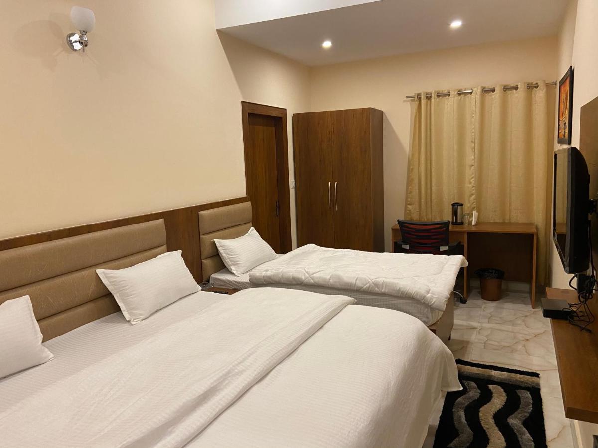 Hotel Tulsi Villa Dehradun Exteriör bild