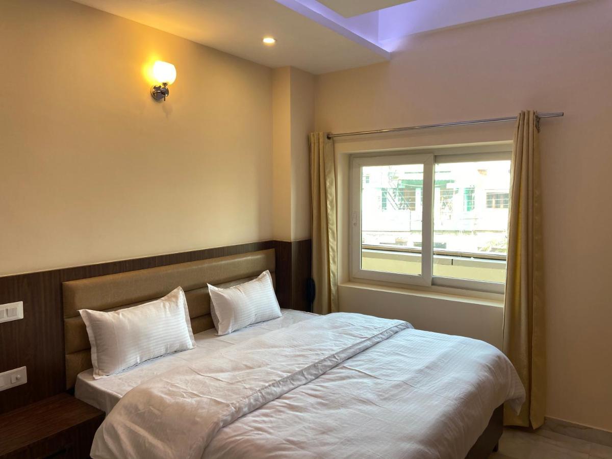 Hotel Tulsi Villa Dehradun Exteriör bild