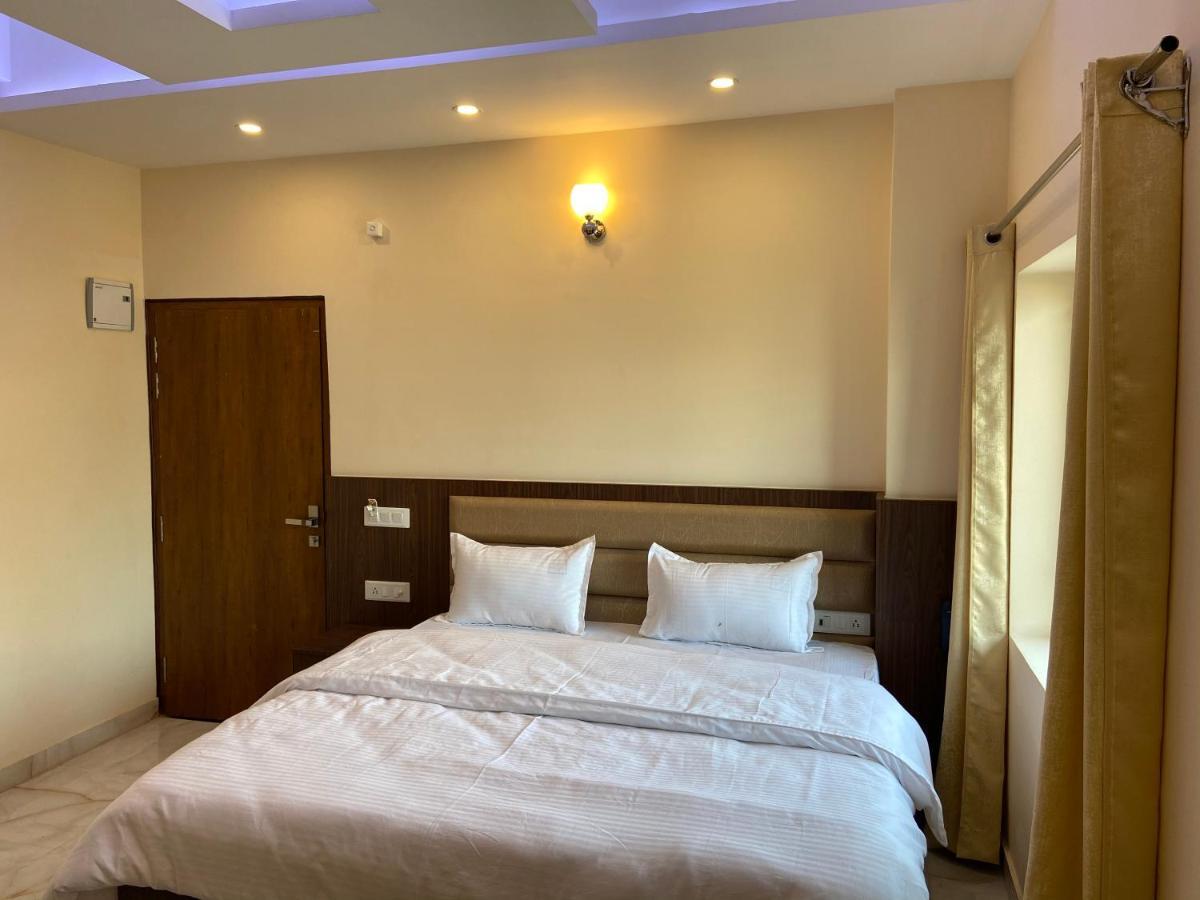 Hotel Tulsi Villa Dehradun Exteriör bild