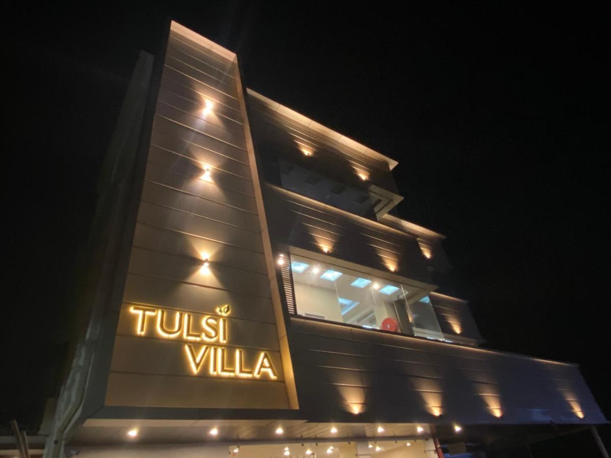 Hotel Tulsi Villa Dehradun Exteriör bild