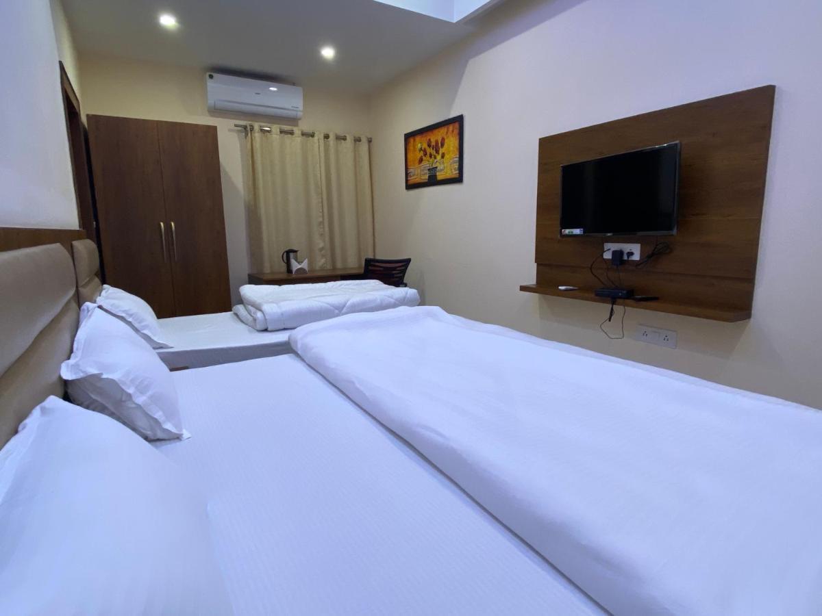 Hotel Tulsi Villa Dehradun Exteriör bild