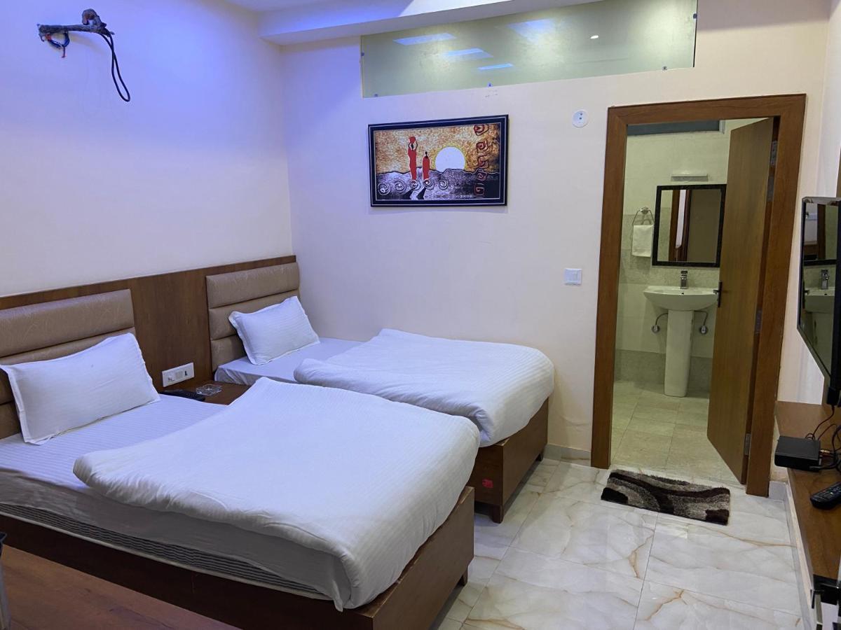 Hotel Tulsi Villa Dehradun Exteriör bild